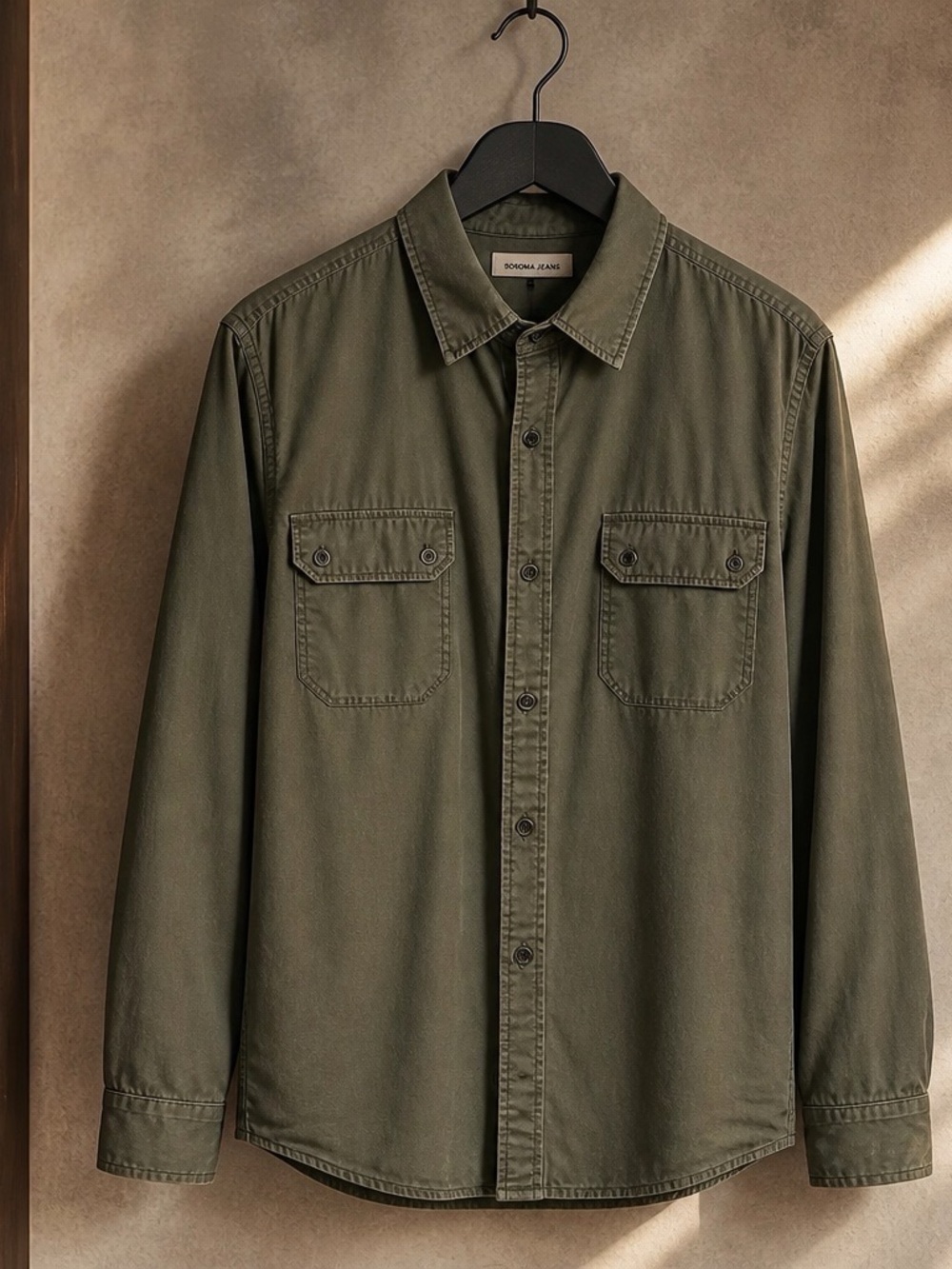 DKNY Jeans Men's Utility Shirt
Mens XL  Khaki green Casual Designer shirt